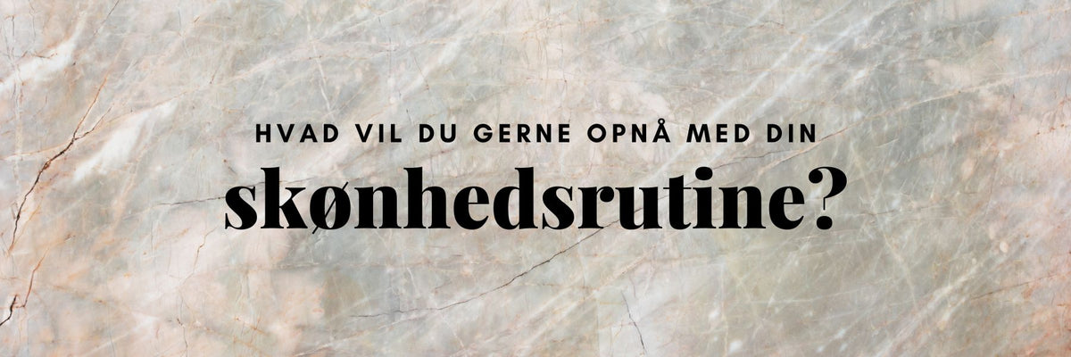 Kvinde reflekterer over sine mål for hudplejerutinen