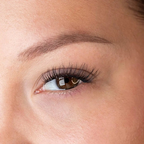 Modelbillede af G Beauty Lashes - Press & Go Underlashes | Lust