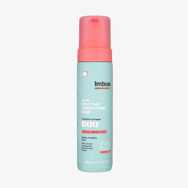 Imbue – Curl Uplifting Conditioning Foam fugter, definerer og giver volumen til dine krøller.