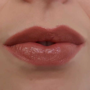 Sandstone Intense Care Lipstick i farven Barely There.