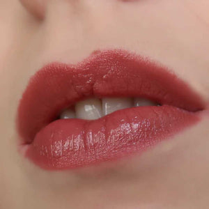 Sandstone Intense Care Lipstick i farven Naked Lips.