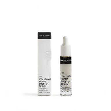 Hyaluronic Repair Booster Serum fra Team Dr. Joseph – Intensiv pleje til at få glat og fyldig hud. Rejsestørrelse på 5 ml.