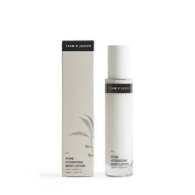 Pure Hydrating Body Lotion fra Team Dr. Joseph – Intensiv fugtgivende kropspleje. Fuld størrelse på 200 ml.