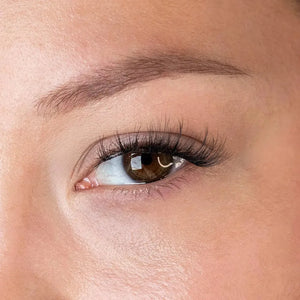 Modelbillede af G Beauty Lashes Press & Go Underlashes | Date