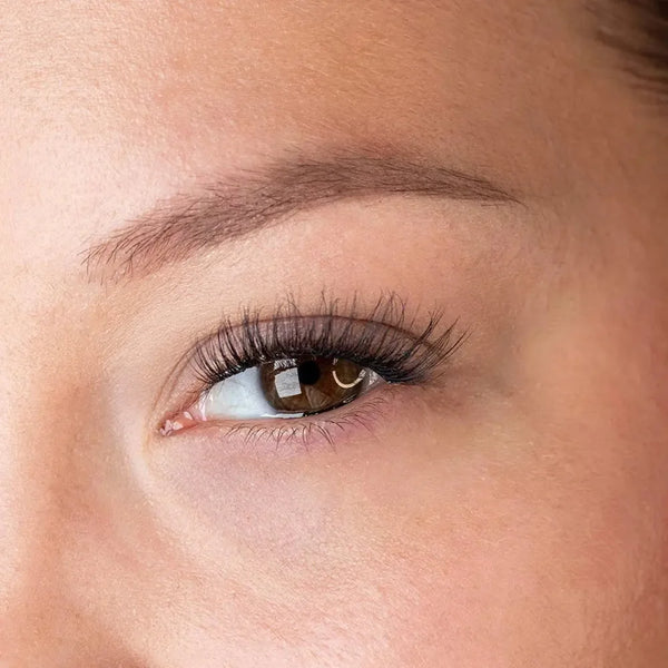 Modelbillede af G Beauty Lashes - Press & Go Underlashes | Lust